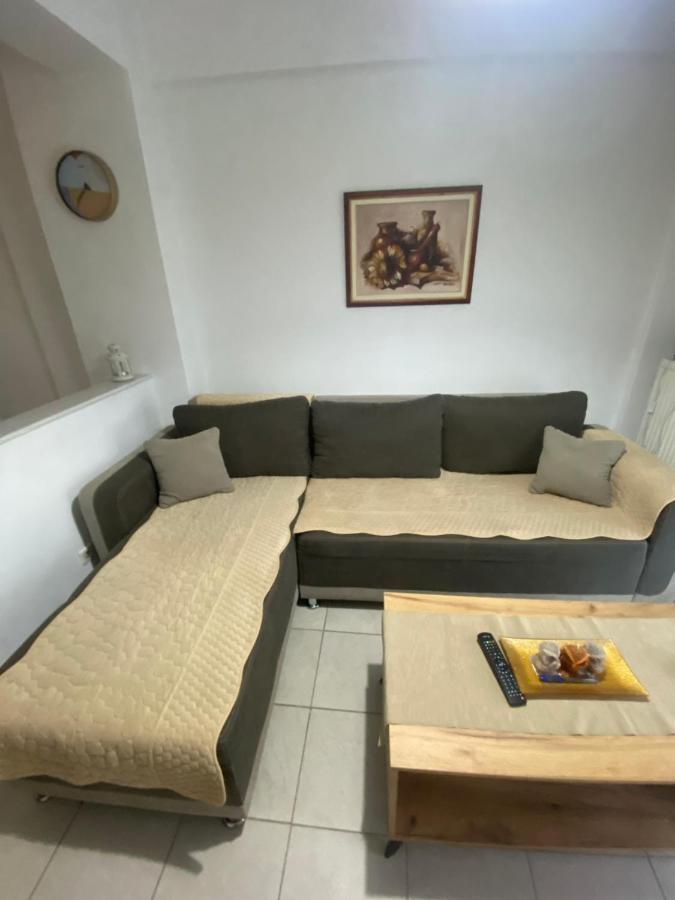Lovely 2-Bedroom Appartement With Free Parking Agía Triás Buitenkant foto