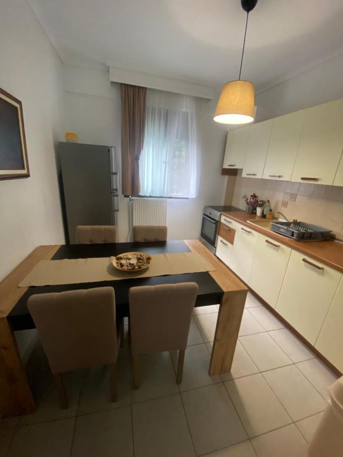 Lovely 2-Bedroom Appartement With Free Parking Agía Triás Buitenkant foto